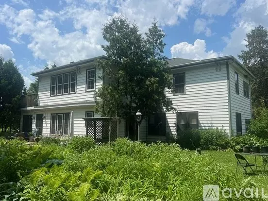 W 379 N 5686 N Lake Rd, Unit 4 Apartment for rent in Oconomowoc, WI