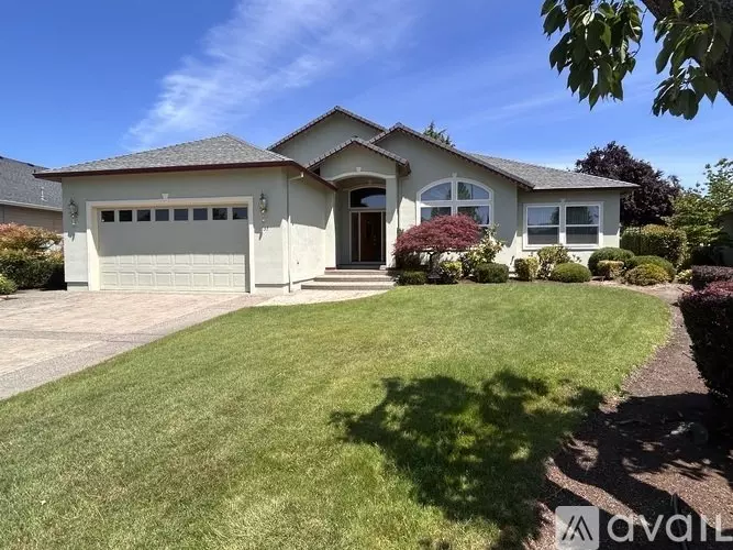 137 Keystone Way House for rent in Eagle Point, OR