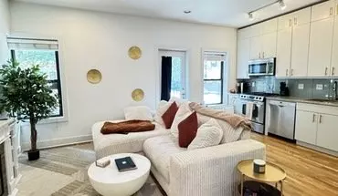 2 of 11 1958 W Byron St Unit 1 Apartment for rent in Chicago, IL