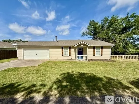 1020 Greg St Apartment for rent in Azle, TX