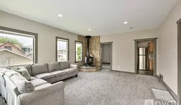 2 of 14 118 Lake St House for rent in Pewaukee, WI