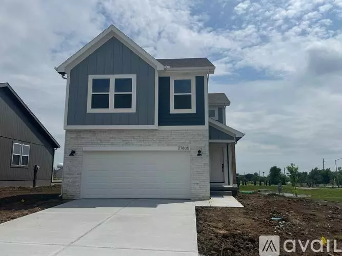 27605 E Red Fox St Unit 27605 Apartment for rent in Lees Summit, MO