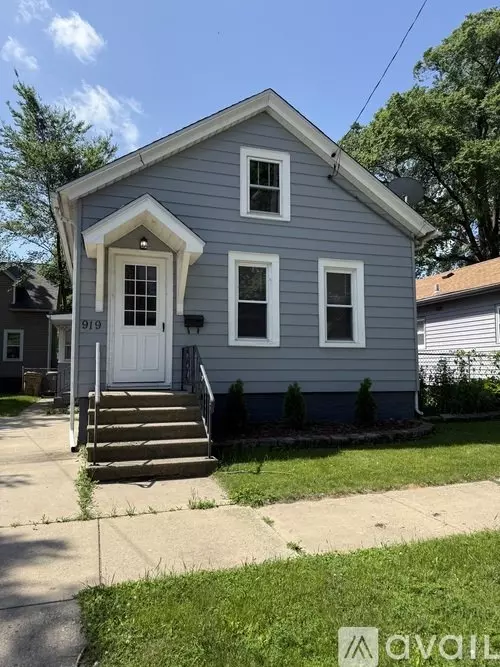919 46th St House for rent in Kenosha, WI