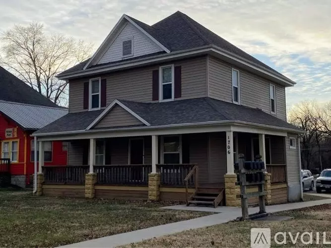 1706 S Broadway St Unit A Apartment for rent in Pittsburg, KS