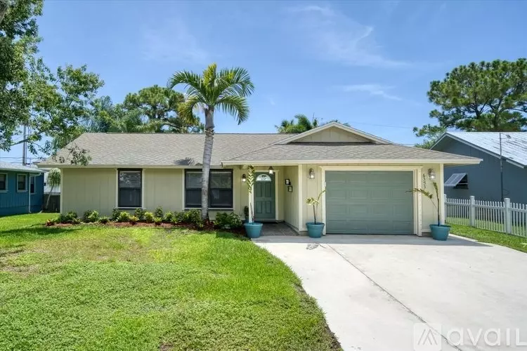 6353 SE Vista Ave House for rent in Stuart, FL