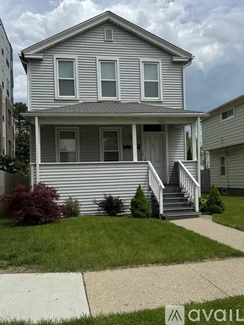 5921 5th Ave Unit Upper Apartment for rent in Kenosha, WI