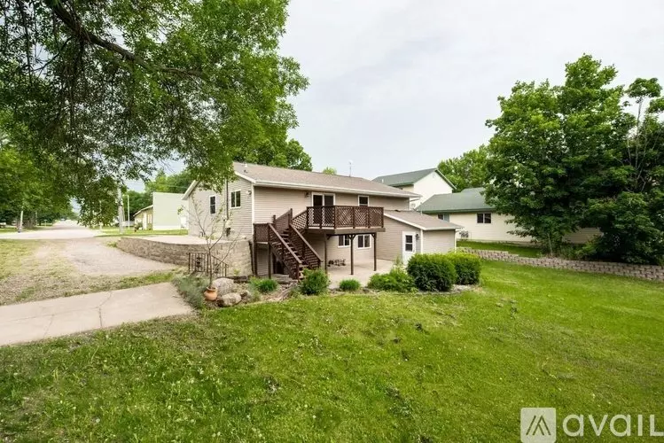 319 Spruce St Unit B Apartment for rent in Alexandria, MN