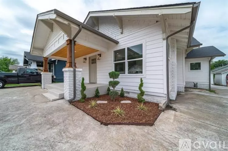 1220 N Main St House for rent in Tulsa, OK