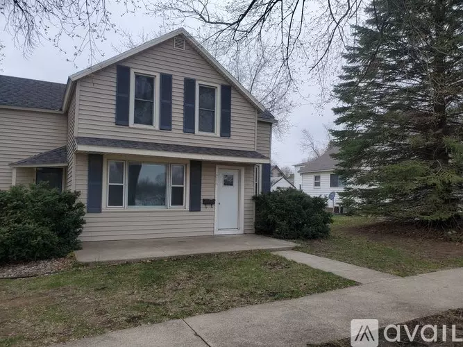 714 6Th Ave House for rent in Sheldon, IA