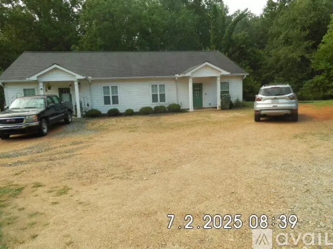 856 Double Springs Rd Unit B Apartment for rent in Demorest, GA