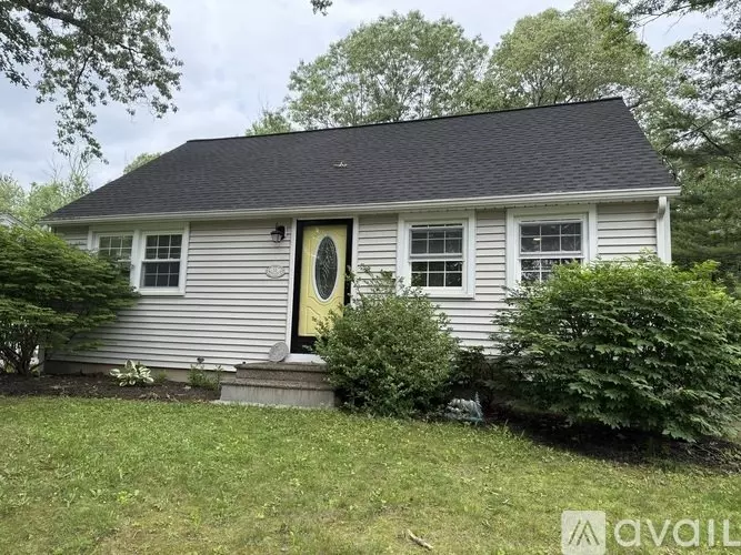 32 Mayflower Rd House for rent in Leicester, MA