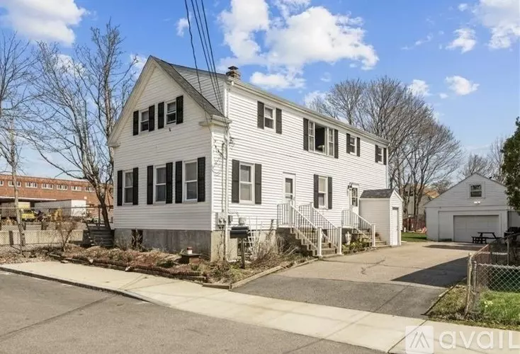 17 Easterbrooks Ave Unit 2 Apartment for rent in Bristol, RI