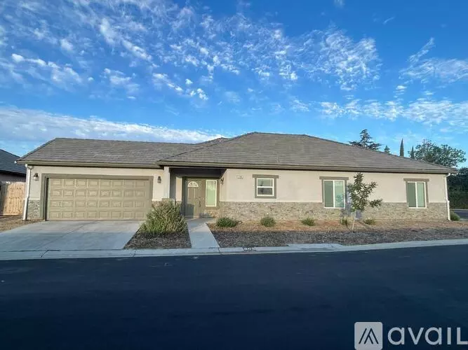 205 E Hawkeye Ave House for rent in Turlock, CA