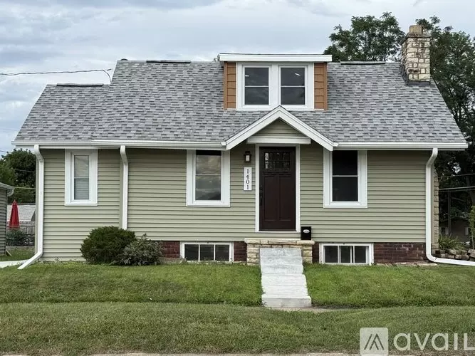 1401 11 Th St NW House for rent in Cedar Rapids, IA