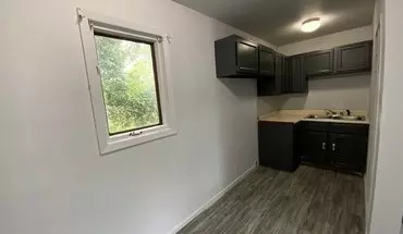 4 of 9 1227 Clarence St Unit 5 Apartment for rent in Danville, IL