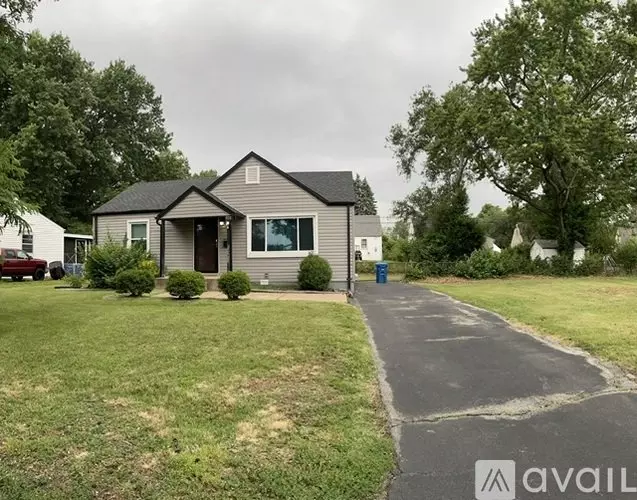 9929 Zykan Ct House for rent in Overland, MO