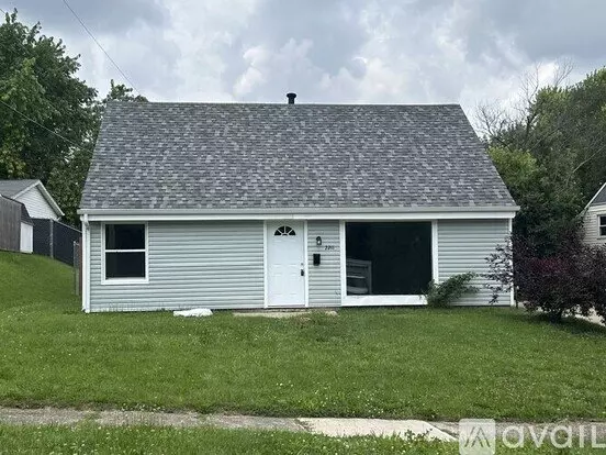 2211 Hazelton Ave Apartment for rent in Dayton, OH