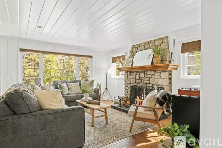 284 Walnut Dr House for rent in Lake Arrowhead, CA