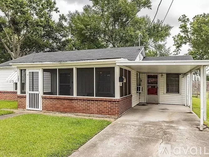127 Hackberry Ave House for rent in Houma, LA