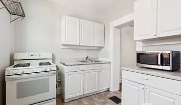 4 of 28 700 E 36th St House for rent in Baltimore, MD