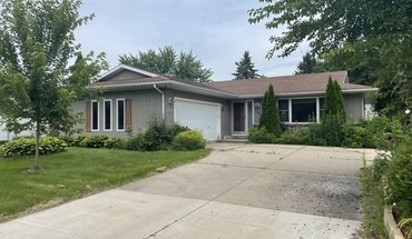 323 Santa Fe Trl Apartment for rent in Waunakee, WI