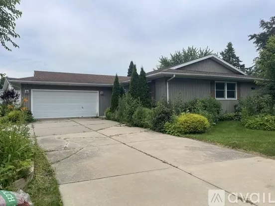 323 Santa Fe Trl Apartment for rent in Waunakee, WI