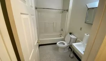 4 of 6 213 Cherry St Unit 2 Apartment for rent in Syracuse, NY
