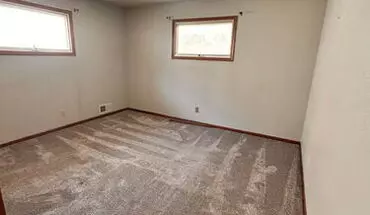 4 of 6 824 N 17th St House for rent in Bismarck, ND