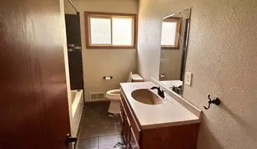 5 of 6 824 N 17th St House for rent in Bismarck, ND