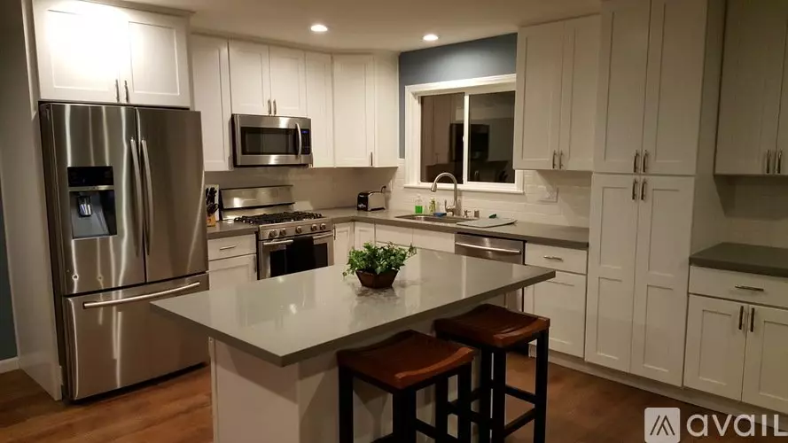 582 Sturgeon Dr Unit 3 Apartment for rent in Costa Mesa, CA