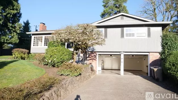 1525 Ivy Ct Apartment for rent in Lake Oswego, OR