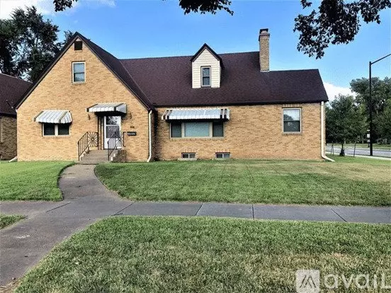 102 N Oakdale Ave Apartment for rent in Salina, KS