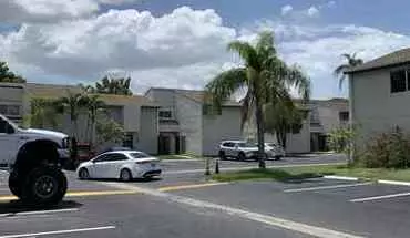 2 of 28 1084 Longfellow Cir Unit 97B Apartment for rent in Sarasota, FL