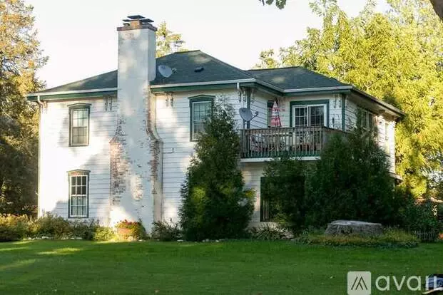 W 379 N 5686 N Lake Rd, Unit 4 Apartment for rent in Oconomowoc, WI