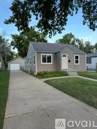 617 Montrose St Apartment for rent in Salina, KS