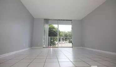 2 of 14 500 Executive Center Dr Unit 1M Apartment for rent in West Palm Beach, FL