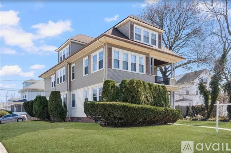 120 Pontiac Ave Unit 2 Apartment for rent in Cranston, RI