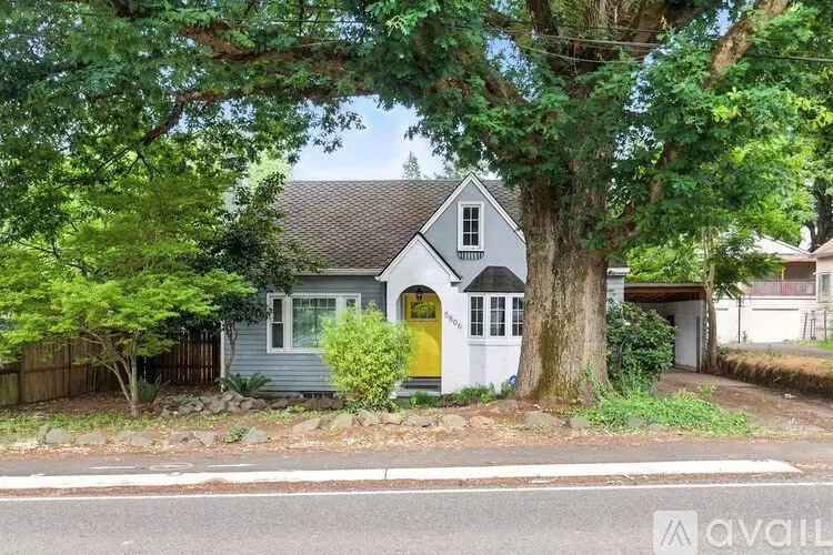 5806 NE 60th Ave House for rent in Portland, OR