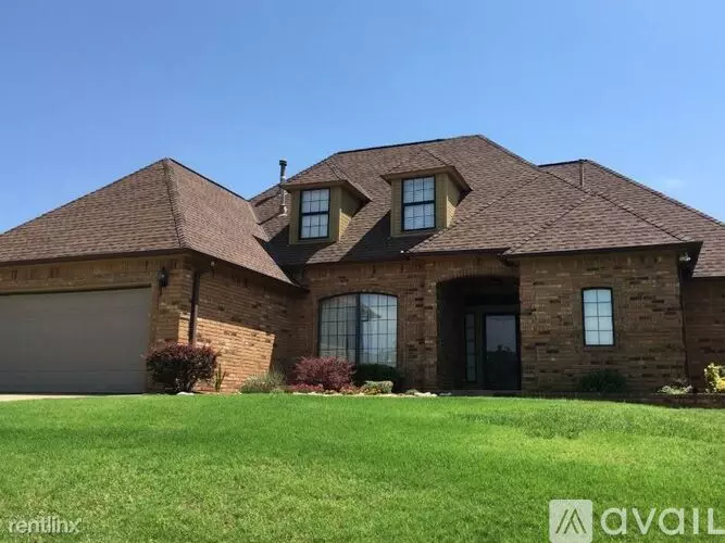 6308 N Bryant Ct House for rent in Warr Acres, OK