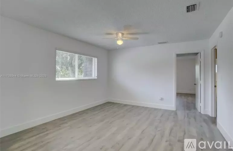 1335 NE 5th Ave Unit 4 Apartment for rent in Fort Lauderdale, FL
