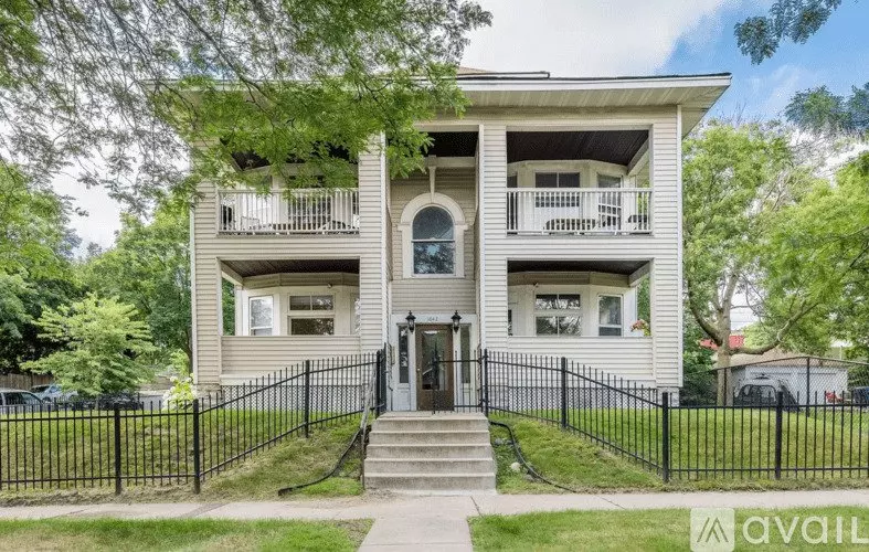 1042 W Dayton Ave Unit 4 Apartment for rent in St Paul, MN