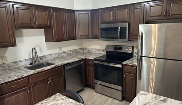 18674 W 13 Mile Rd Unit 2 Apartment for rent in Beverly Hills, MI