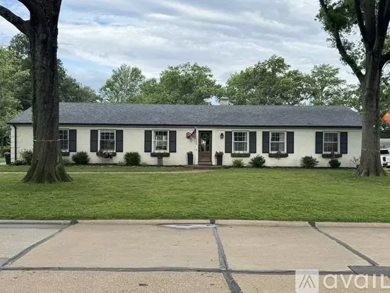 1715 Pine Hill Dr Apartment for rent in Des Peres, MO