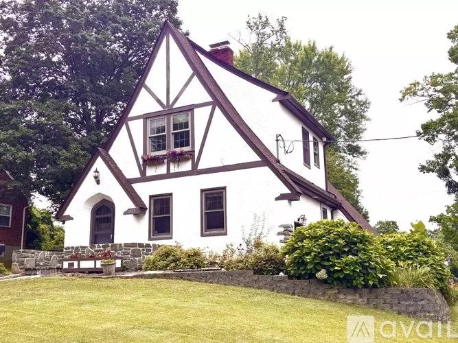 6003 Cambridge Ave House for rent in Cincinnati, OH