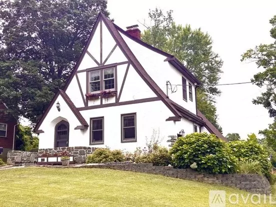 6003 Cambridge Ave Apartment for rent in Cincinnati, OH