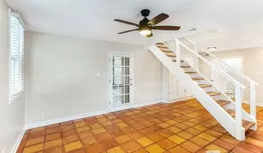 2 of 16 25 W Perry Ln Unit Carriage Apartment for rent in Savannah, GA
