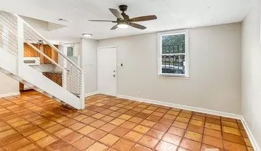 3 of 16 25 W Perry Ln Unit Carriage Apartment for rent in Savannah, GA