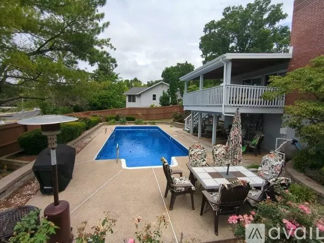 8 Parkrose Ct House for rent in Ballwin, MO
