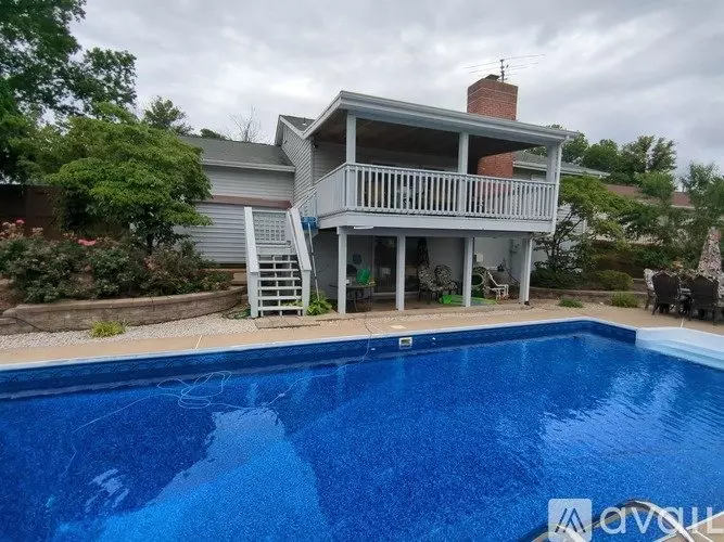 8 Parkrose Ct House for rent in Ballwin, MO