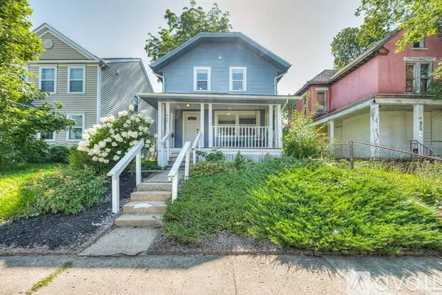 906 S Champion Ave Apartment for rent in Columbus, OH